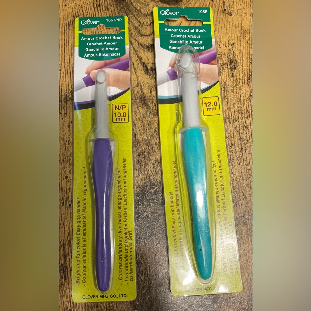 Set of 2 CLOVER Amour Crochet Hooks 10mm, 12mm